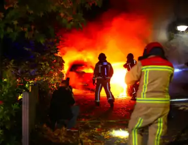 Twee voertuigen door brand verwoest op parkeerplaats