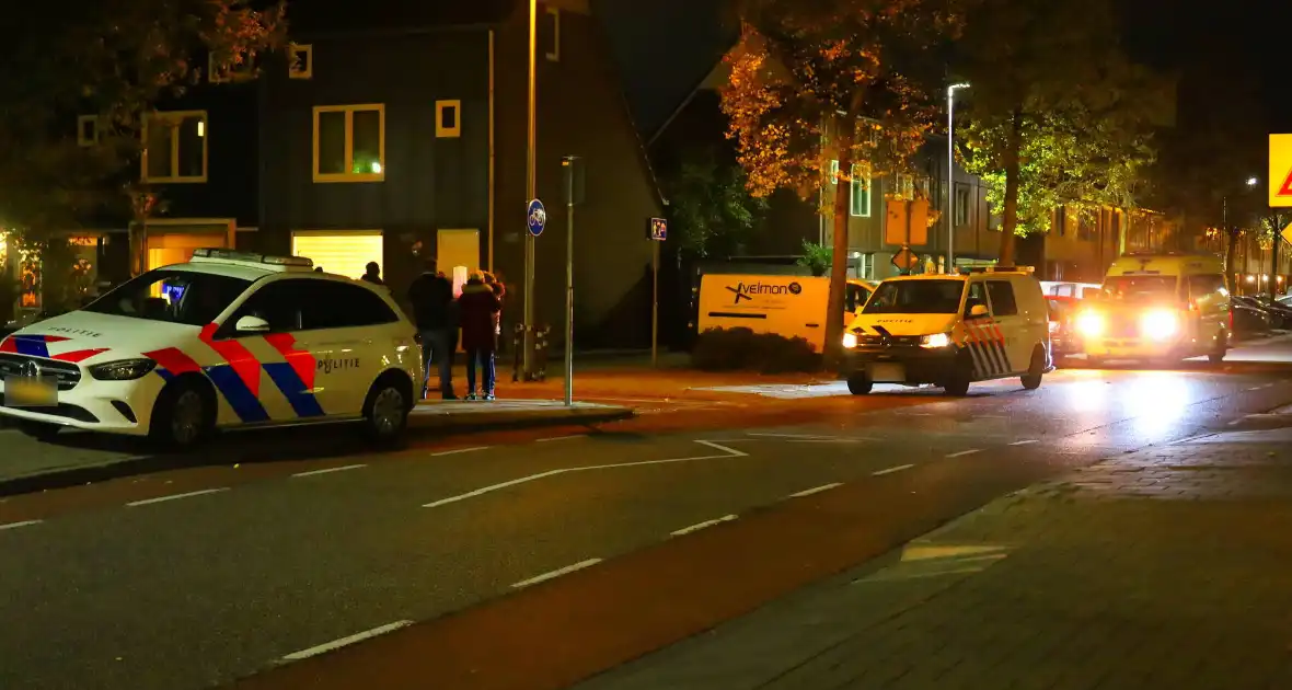 Gat in voordeur door explosie - Foto 1