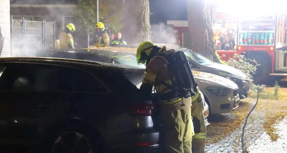 Geparkeerde personenauto totaal verwoest door brand - Foto 4