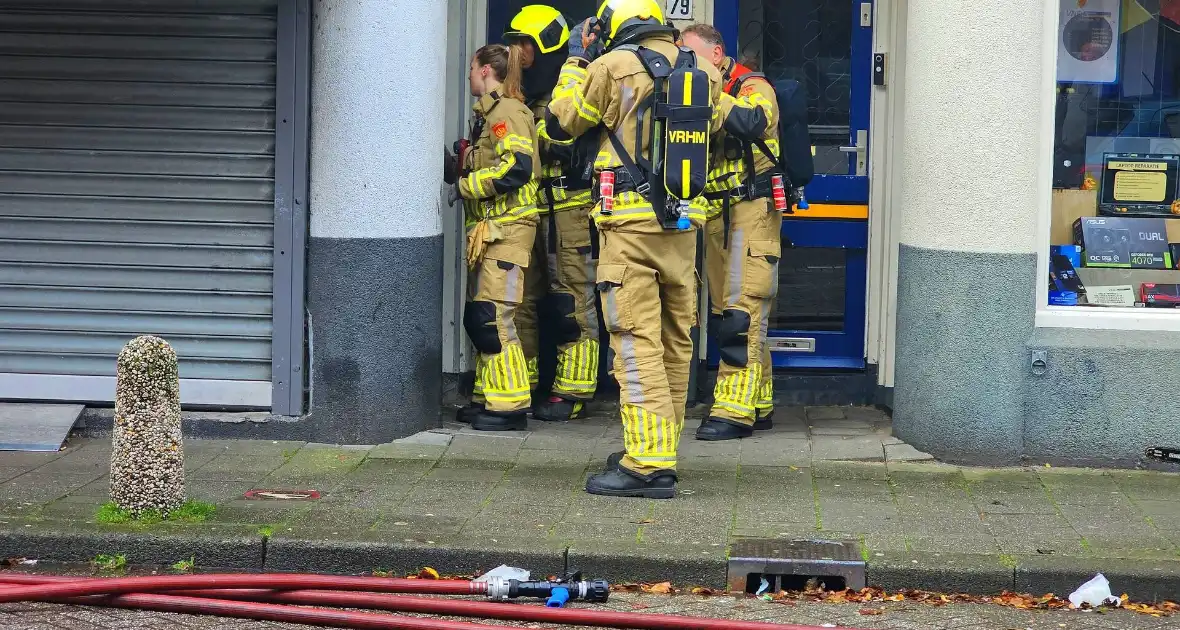 Brandweer forceert deur supermarkt - Foto 1