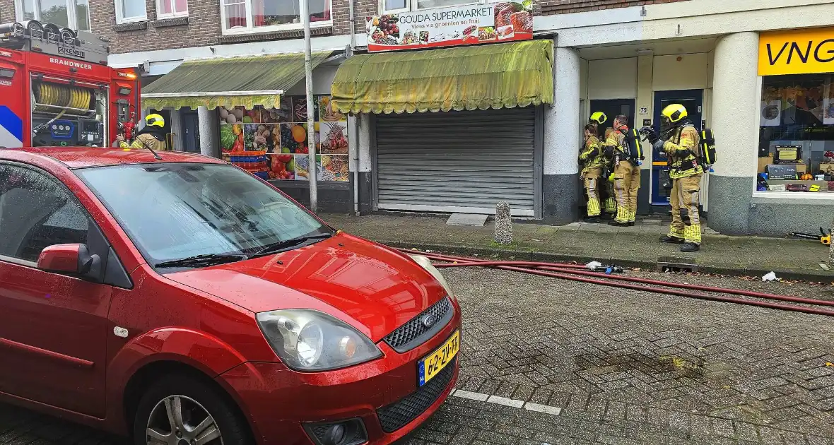 Brandweer forceert deur supermarkt - Foto 2