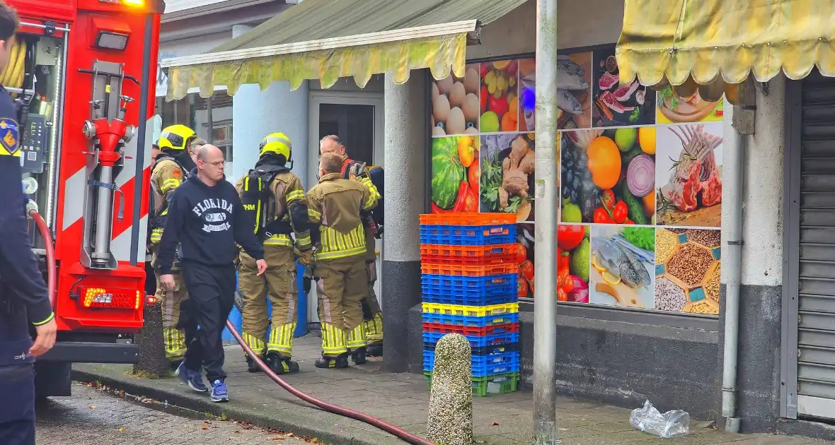 Brandweer forceert deur supermarkt - Foto 8