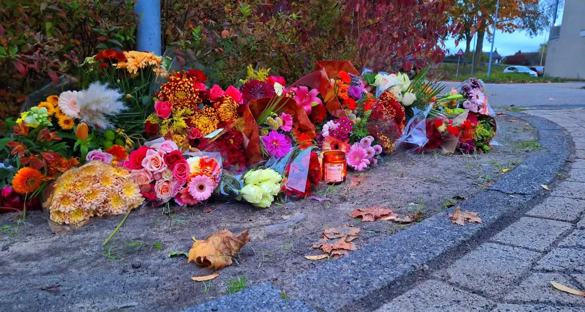 Bloemen neergelegd voor overleden man(18) - Foto 2