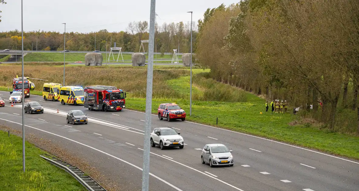 Traumahelikopter landt op snelweg bij ongeval