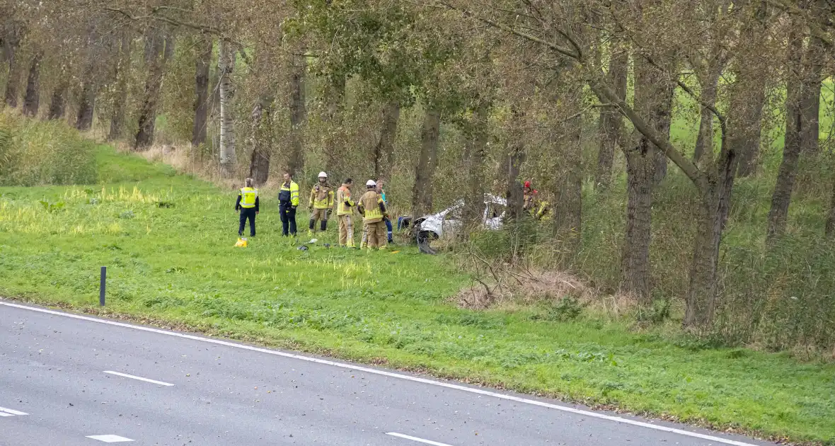 Traumahelikopter landt op snelweg bij ongeval - Foto 1