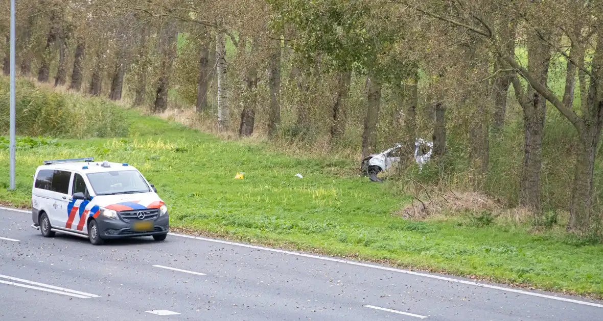 Traumahelikopter landt op snelweg bij ongeval - Foto 7