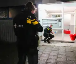 Politie doet onderzoek naar explosie bij portiek