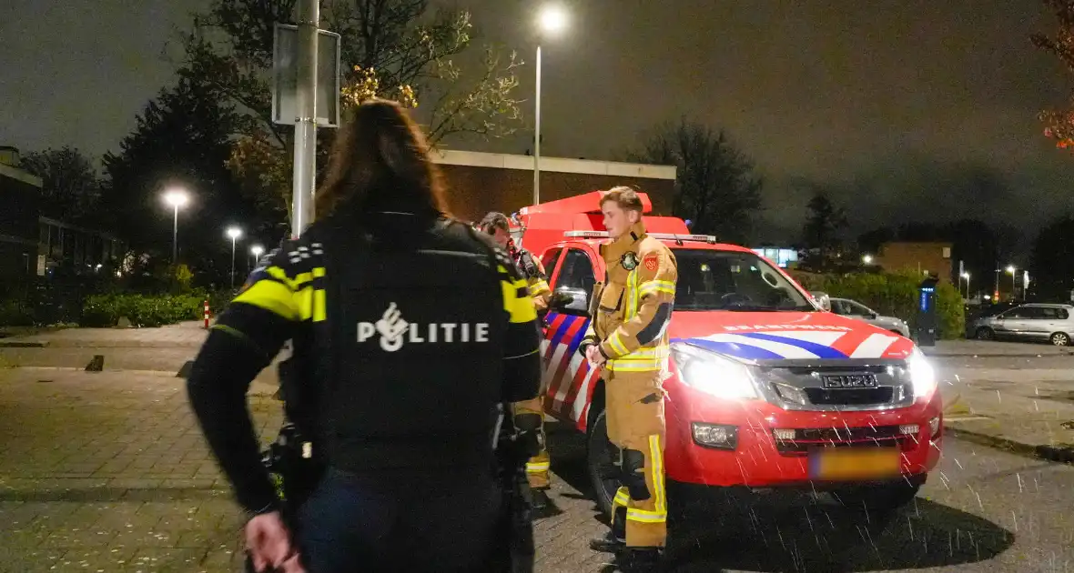 Politie doet onderzoek naar explosie bij portiek - Foto 5