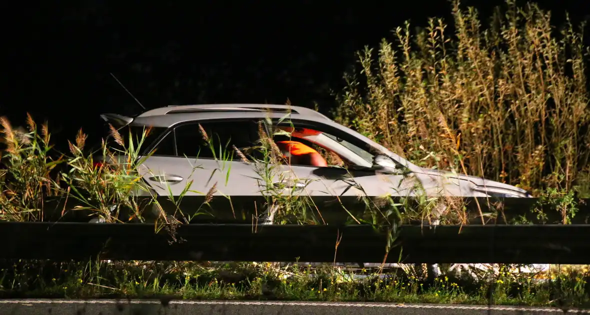 Twee auto's betrokken bij ongeval op snelweg - Foto 5