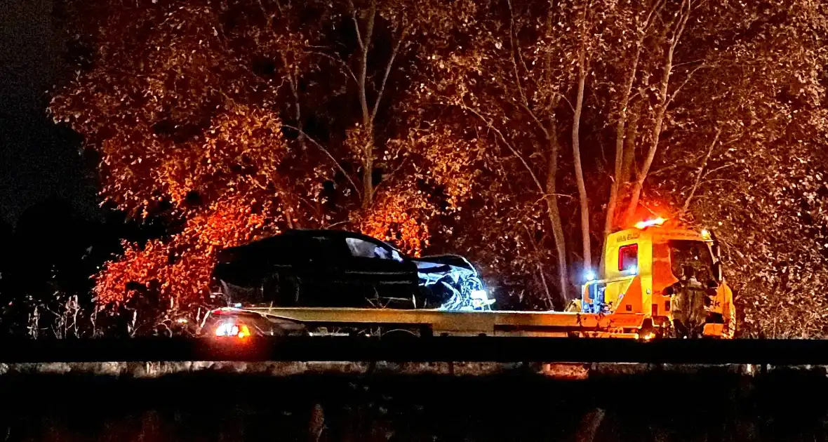 Twee auto's betrokken bij ongeval op snelweg - Foto 6