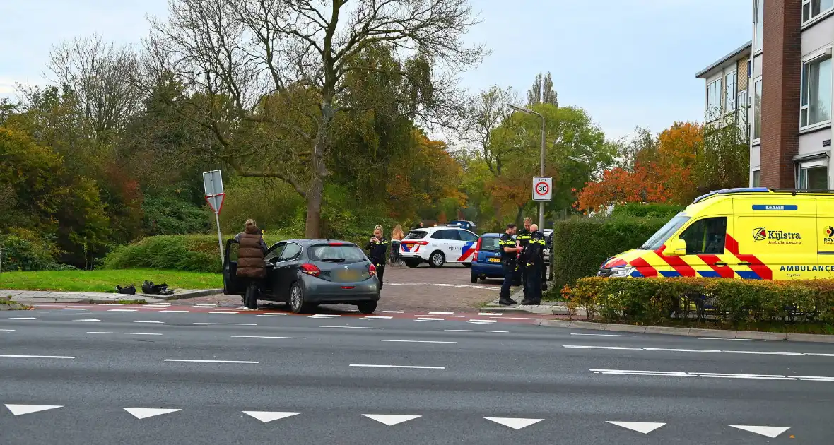 Scooterrijder gewond na ongeval met afslaande auto