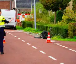 Fietser zwaargewond naar aanrijding met bestelbus