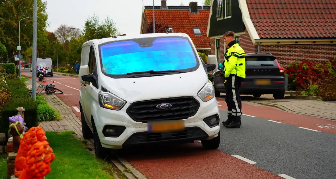 Fietser zwaargewond naar aanrijding met bestelbus - Foto 2