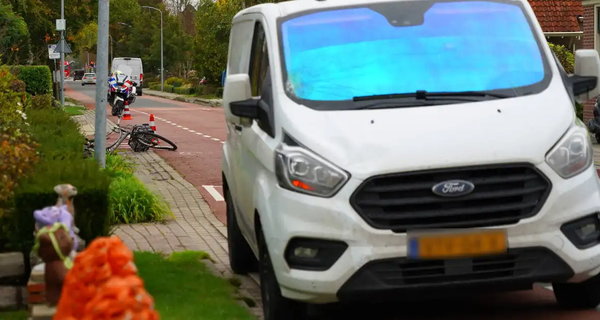 Fietser zwaargewond naar aanrijding met bestelbus - Foto 3