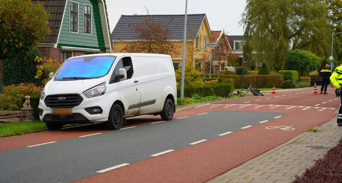 Fietser zwaargewond naar aanrijding met bestelbus - Foto 4