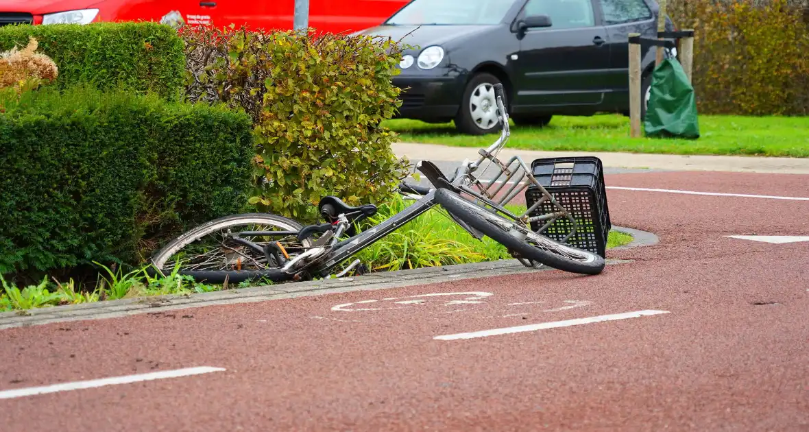 Fietser zwaargewond naar aanrijding met bestelbus - Foto 7