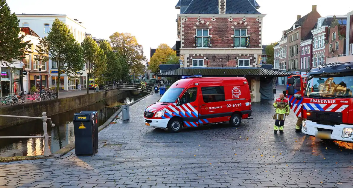 Persoon gered na val in het water