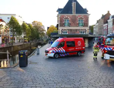 Persoon gered na val in het water