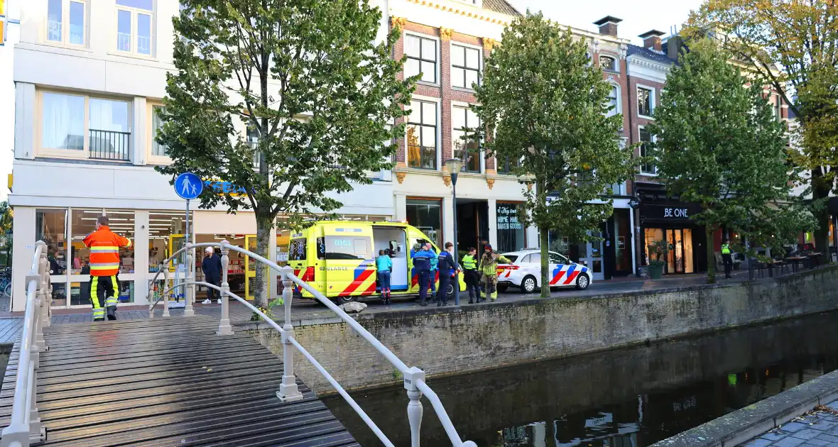 Persoon gered na val in het water - Foto 1