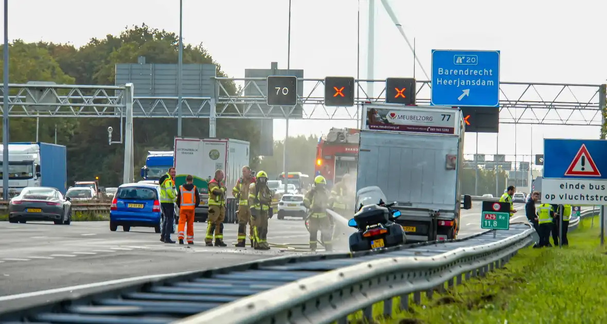 Cabine van meubelbezorger volledig uitgebrand op snelweg - Foto 6