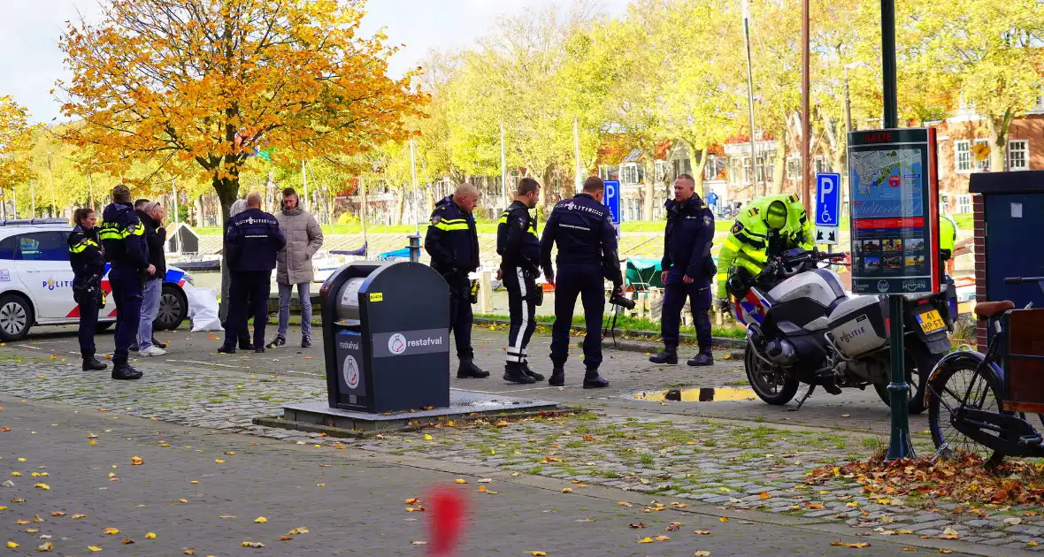 Bandensporen leiden naar overleden persoon in auto onder water - Foto 5