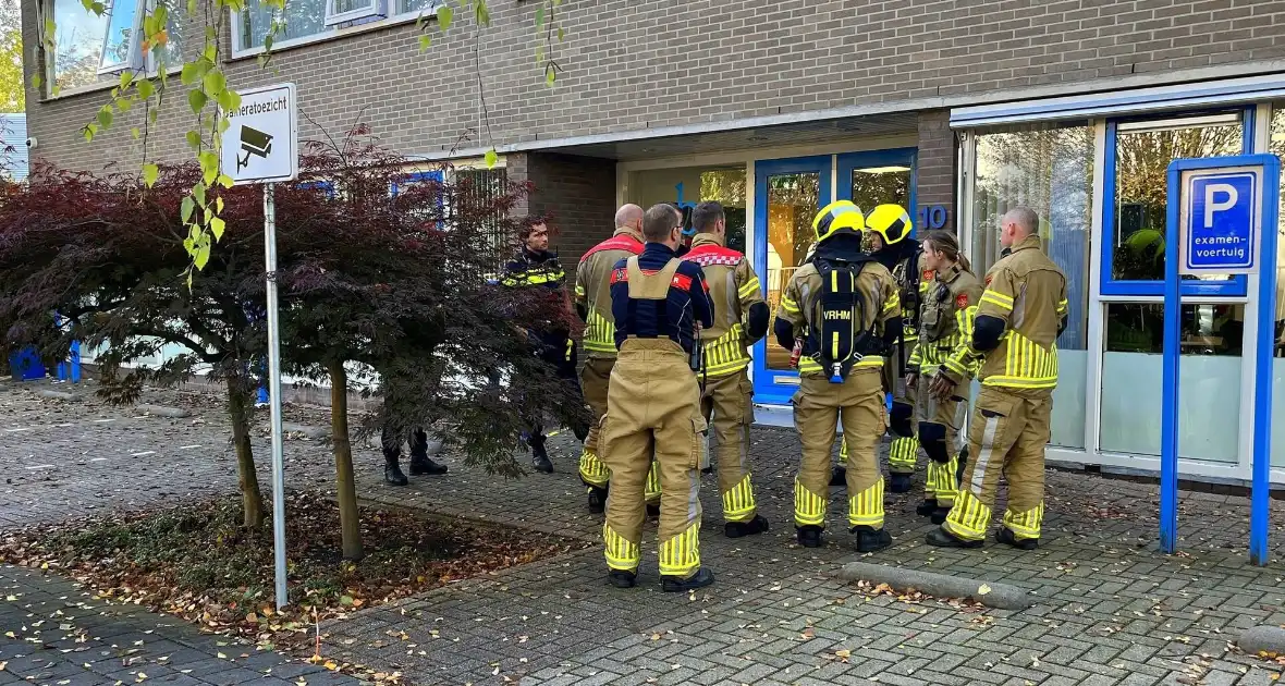 Brandweer verricht metingen in examencentrum