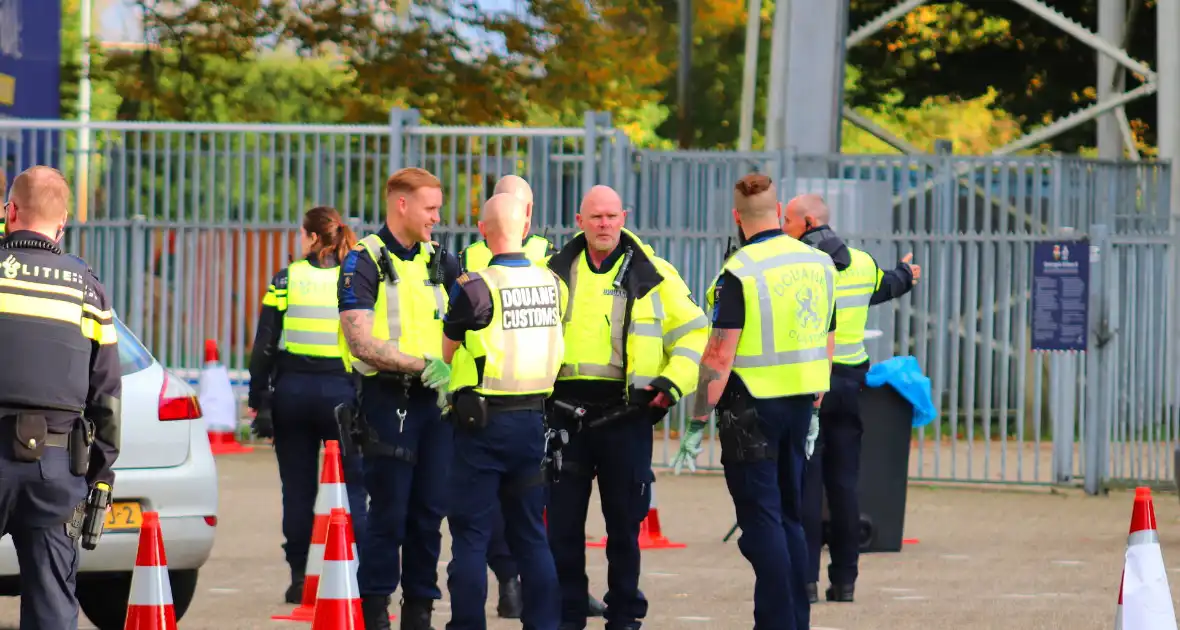 Grote verkeerscontrole in stad - Foto 11