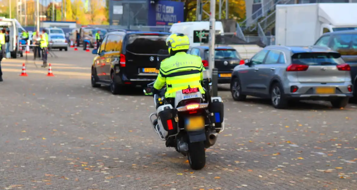 Grote verkeerscontrole in stad - Foto 4