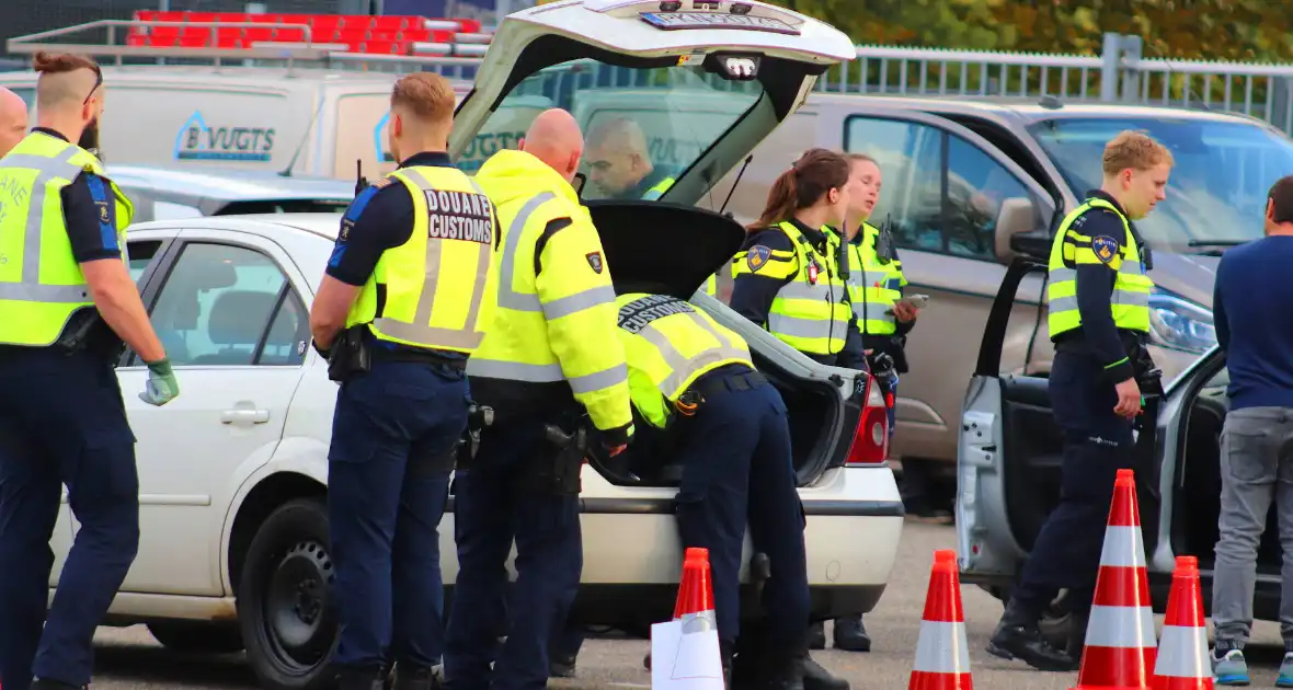 Grote verkeerscontrole in stad - Foto 6