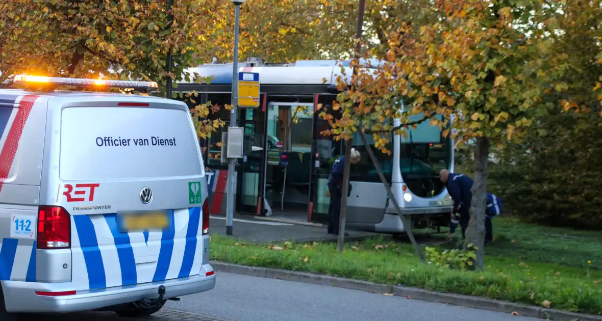 Personenwagen in botsing met tram - Foto 4