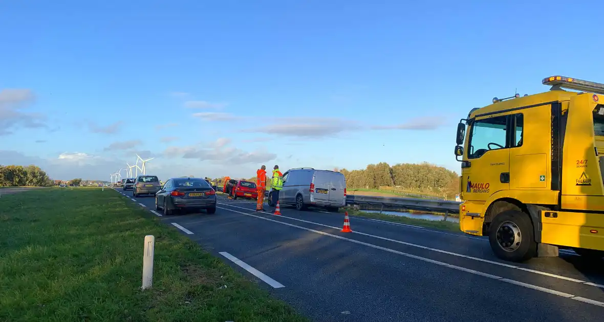 Flinke schade na ongeval tussen drie voertuigen - Foto 4