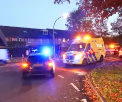 Fietster aangereden door maaltijdbezorger op rotonde