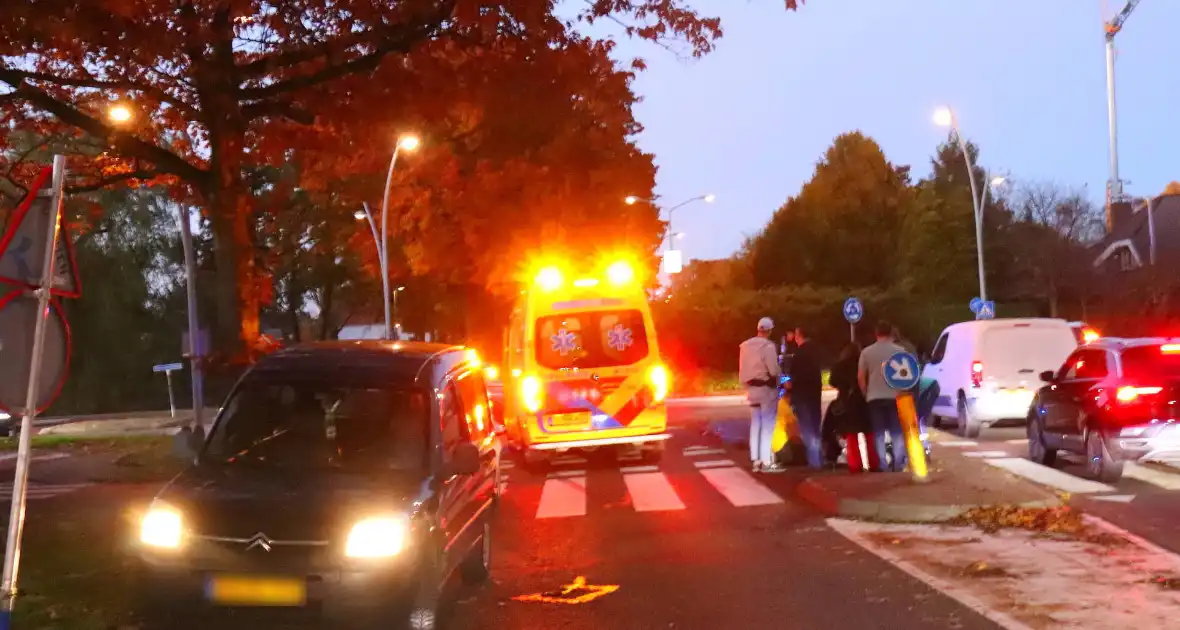 Fietster aangereden door maaltijdbezorger op rotonde - Foto 1