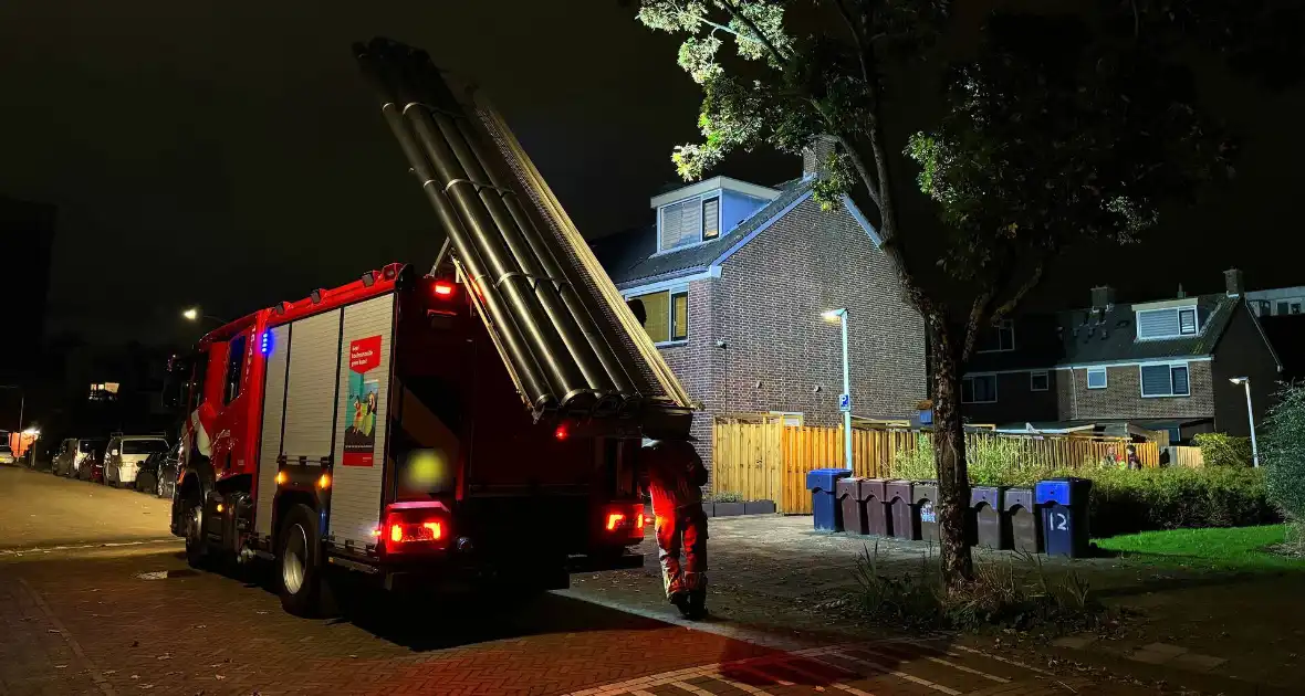 Brandweer weet kat uit dakgoot te pakken - Foto 2