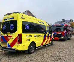 Brandweer tikt ruit in om ambulancedienst toegang tot woning te verlenen