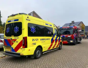 Brandweer tikt ruit in om ambulancedienst toegang tot woning te verlenen