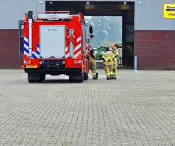 Brandweer doet onderzoek naar gaslucht in bedrijfspand