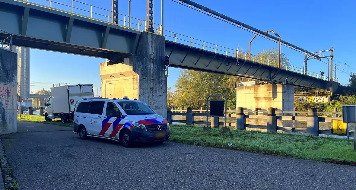 Treinverkeer gestremd door aanvaring met spoorbrug - Foto 1