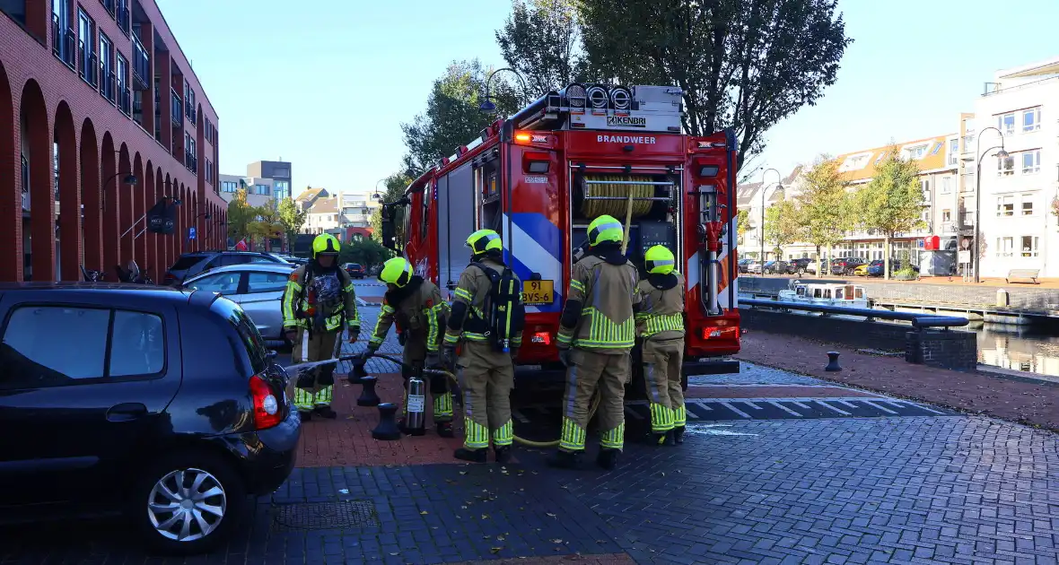 Oldtimer verliest brandstof in parkeergarage - Foto 3