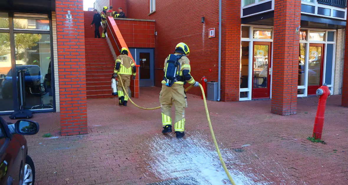 Oldtimer verliest brandstof in parkeergarage - Foto 5