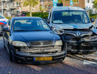 Botsing tussen personenauto en bestelbus