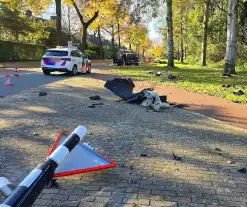 Bestuurster verliest controle en botst tegen verkeersbord