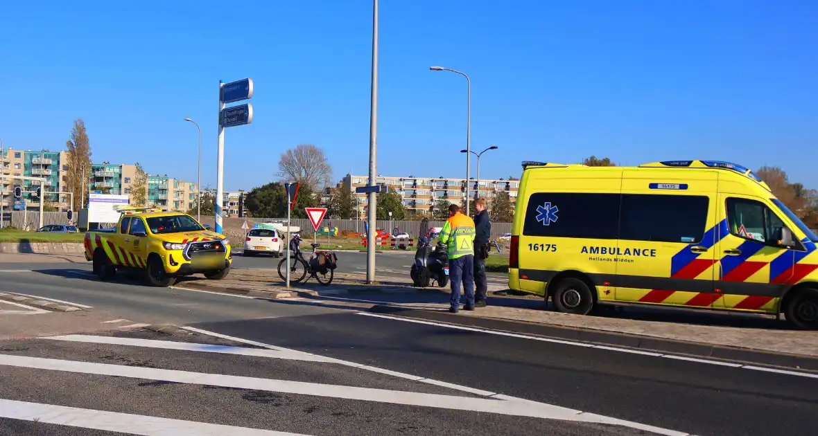 Fietser loopt flinke hoofdwond op na val van fiets - Foto 4