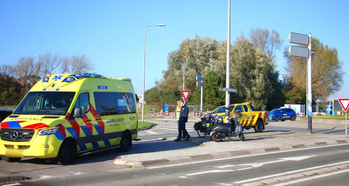 Fietser loopt flinke hoofdwond op na val van fiets - Foto 7