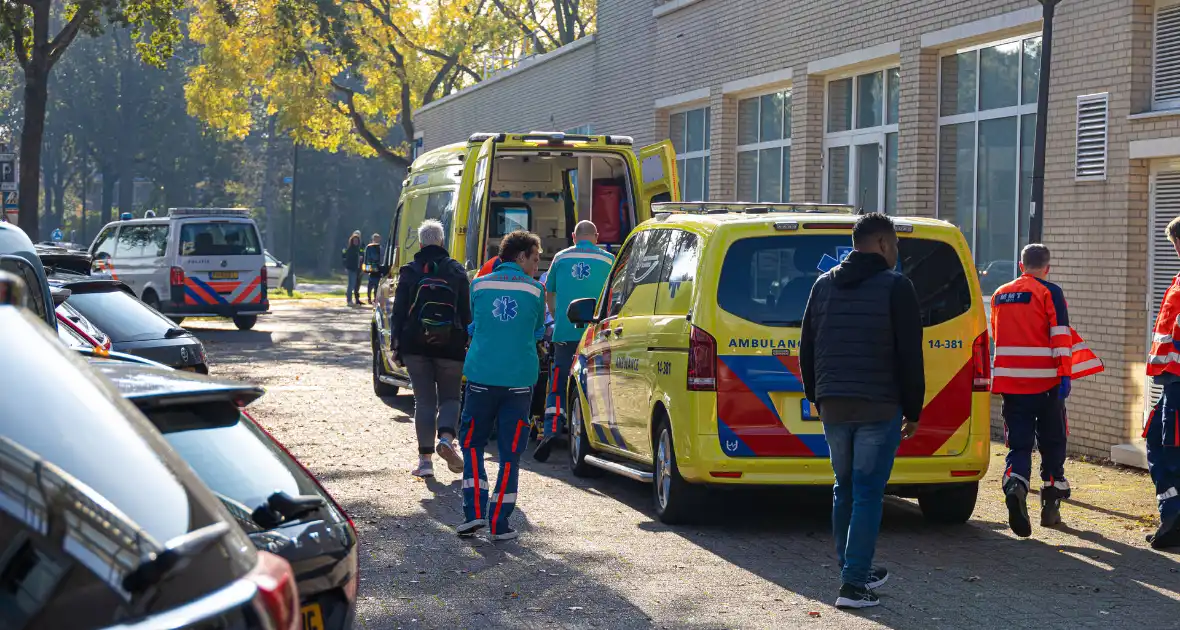 Persoon zwaargewond na val in gemeentehuis - Foto 1