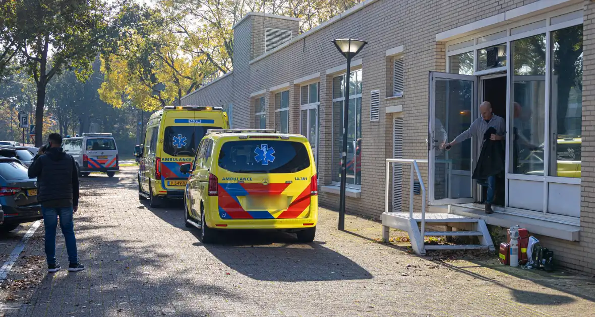 Persoon zwaargewond na val in gemeentehuis - Foto 4