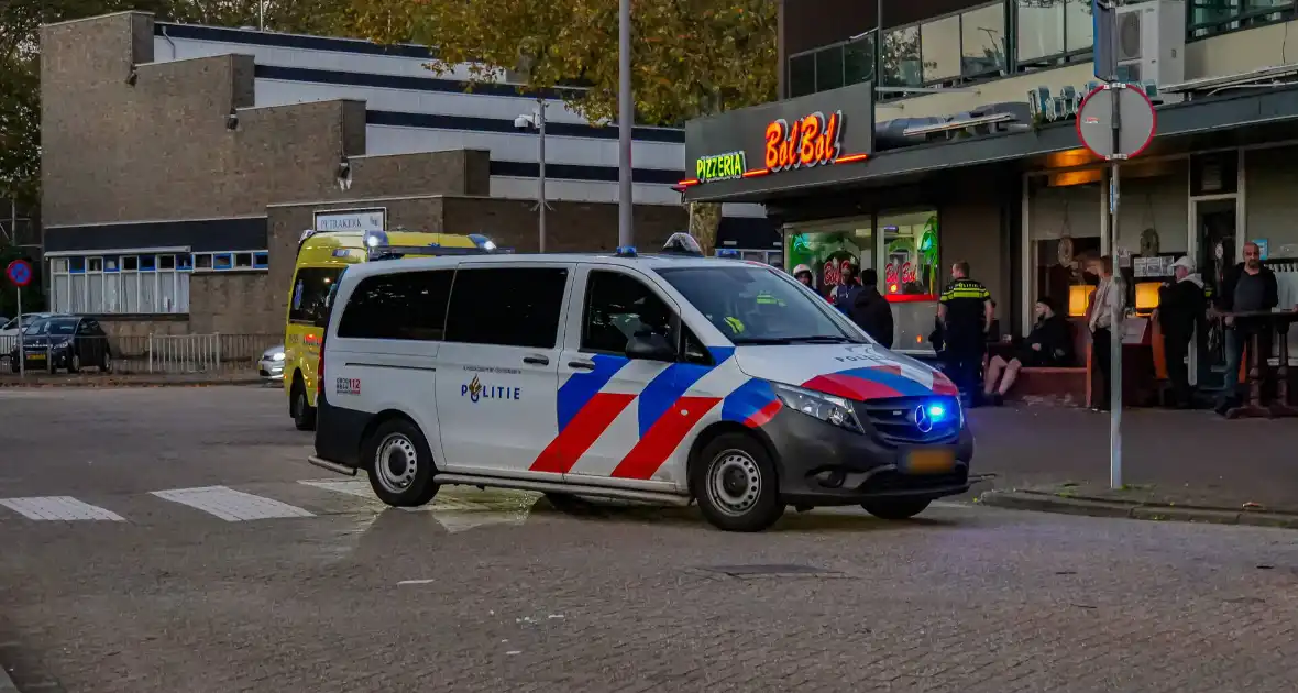 Forse schade aan bezorgauto na botsing - Foto 6