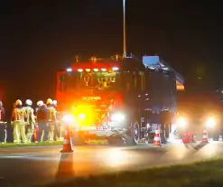 Auto belandt op de kop in de sloot langs provinciale weg