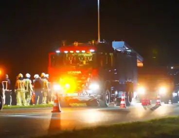 Auto belandt op de kop in de sloot langs provinciale weg