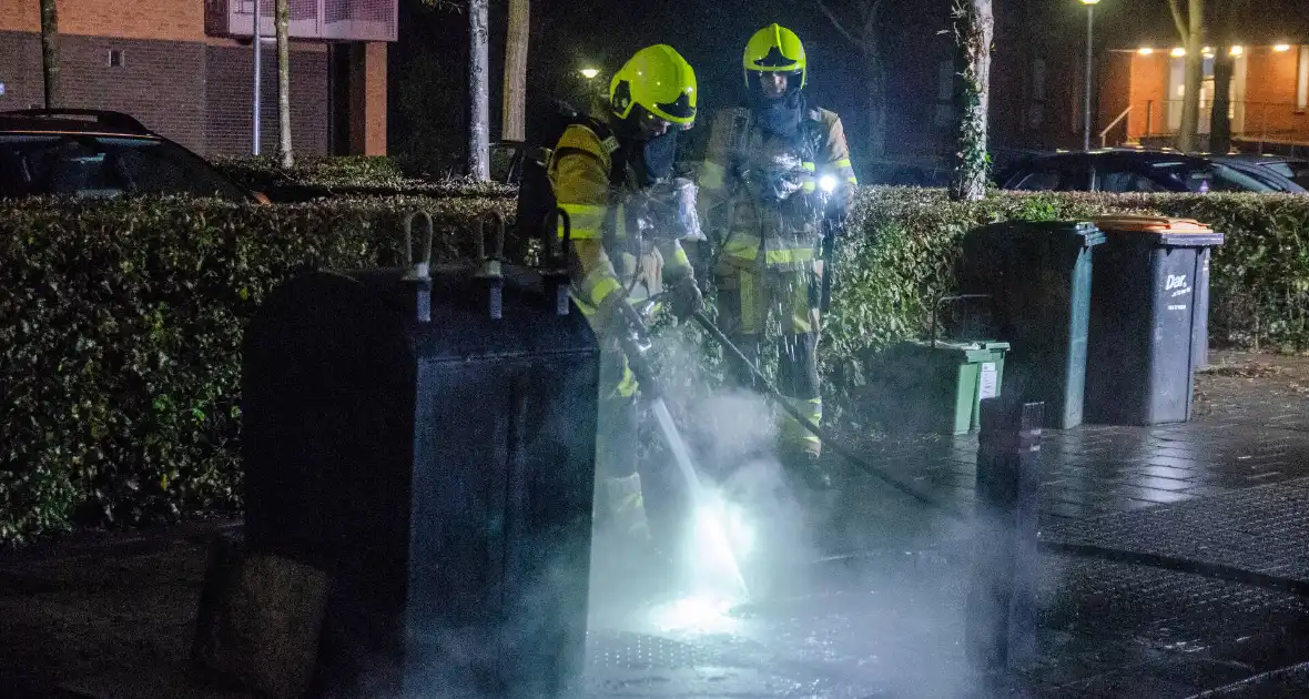 Kunststof antiparkeerpaal in brand gestoken - Foto 2